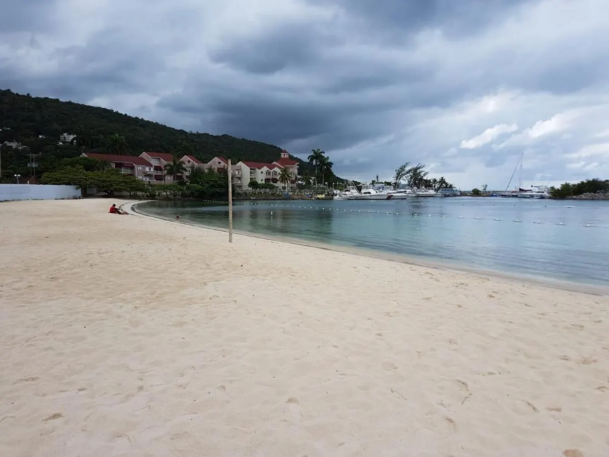 Almond Grove At Sand Castle Ocho Rios Aparthotel